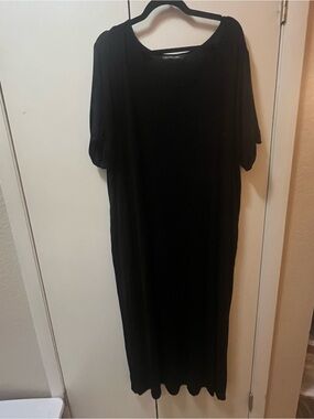 Colleen Lopez Black Scoop Neck Maxi Dress